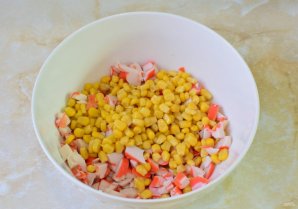 Крабовый салат с огурцом без риса