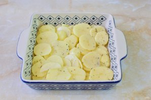 Мясо по-французски с картофелем и помидорами Мясо по-французски с картофелем и помидорами