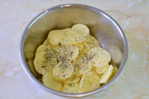 Мясо по-французски с картофелем и помидорами Мясо по-французски с картофелем и помидорами