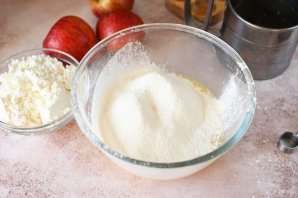 Пирог из творога и яблок Пирог из творога и яблок