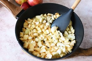 Пирожки с яблоками в духовке Пирожки с яблоками в духовке