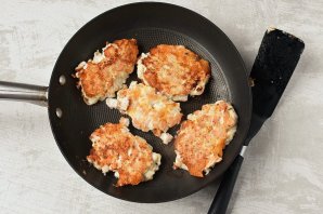 Рубленые куриные котлеты с сыром Рубленые куриные котлеты с сыром