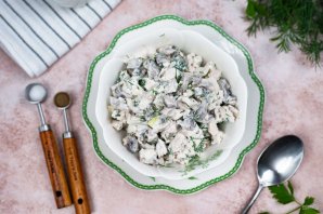 Салат с грибами и курицей Салат с грибами и курицей