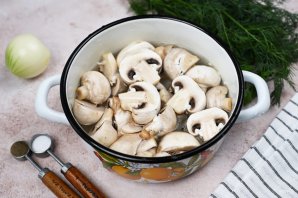 Салат с грибами и курицей Салат с грибами и курицей