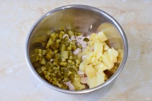 Салат с шампиньонами и курицей Салат с шампиньонами и курицей