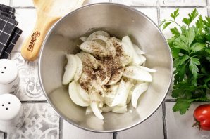 Шашлык из свинины с луком